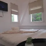 Funky, Cute Flat Close T Center