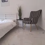 Funky, Cute Flat Close T Center