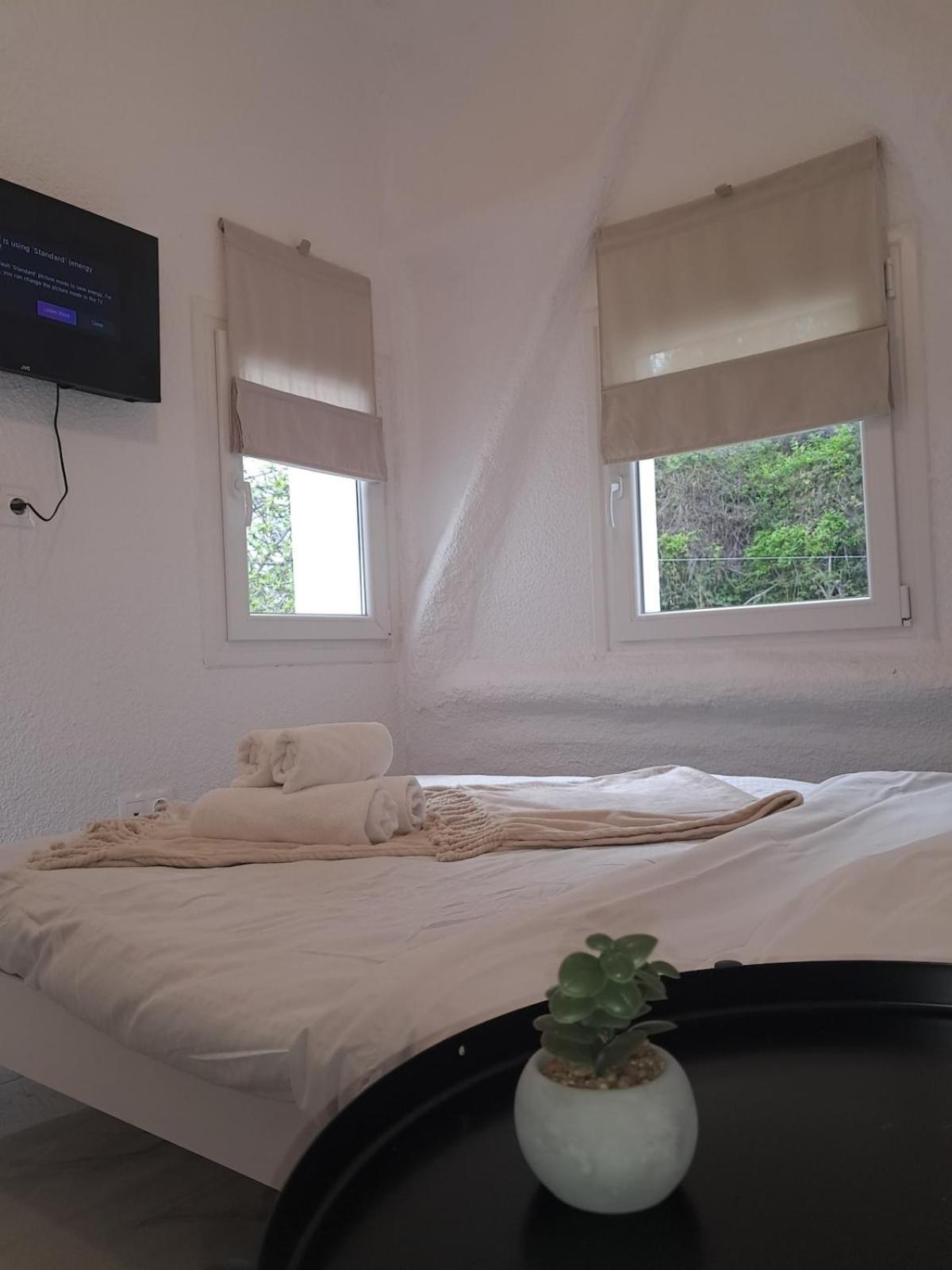 Funky, Cute Flat Close T Center Apartment