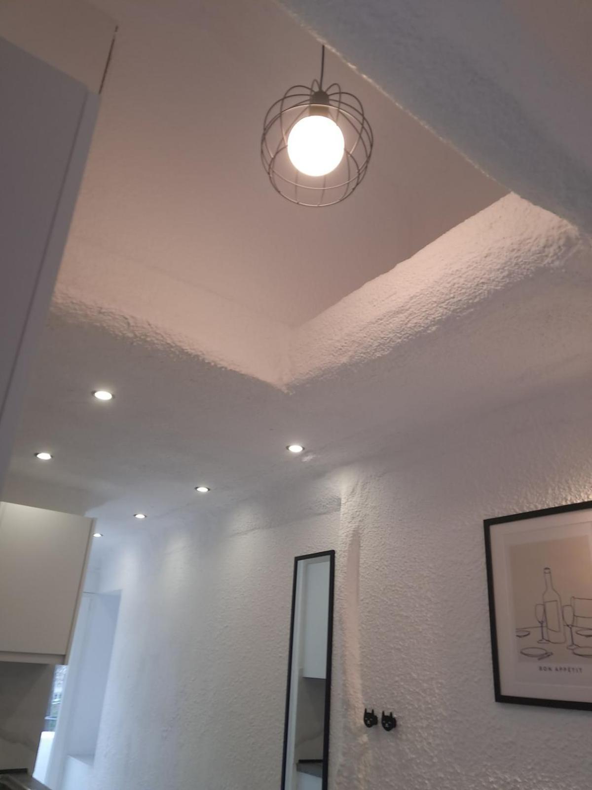 Funky, Cute Flat Close T Center Apartment