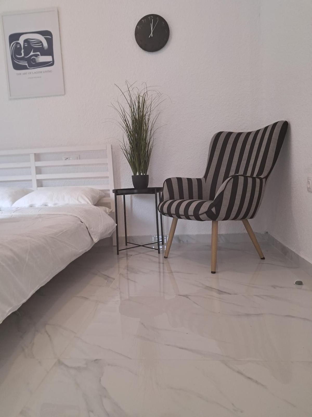 Funky, Cute Flat Close T Center Apartment *