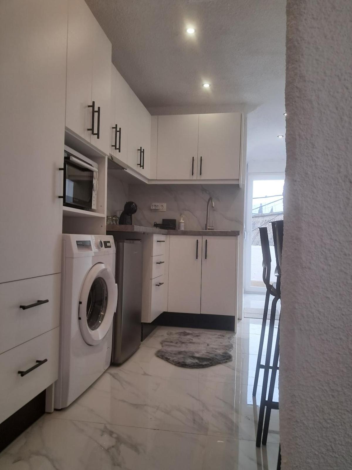 Funky, Cute Flat Close T Center Apartment *