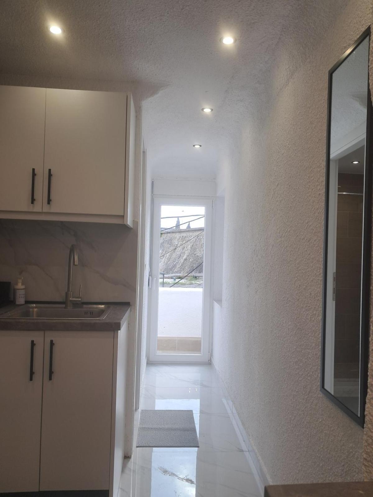 Funky, Cute Flat Close T Center Apartment *